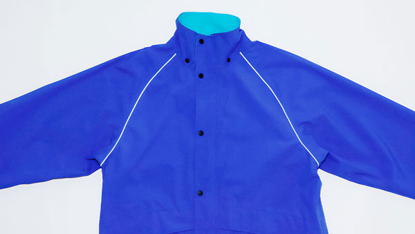 レインナビゲーターはラグランスリーブで動きやすい仕様